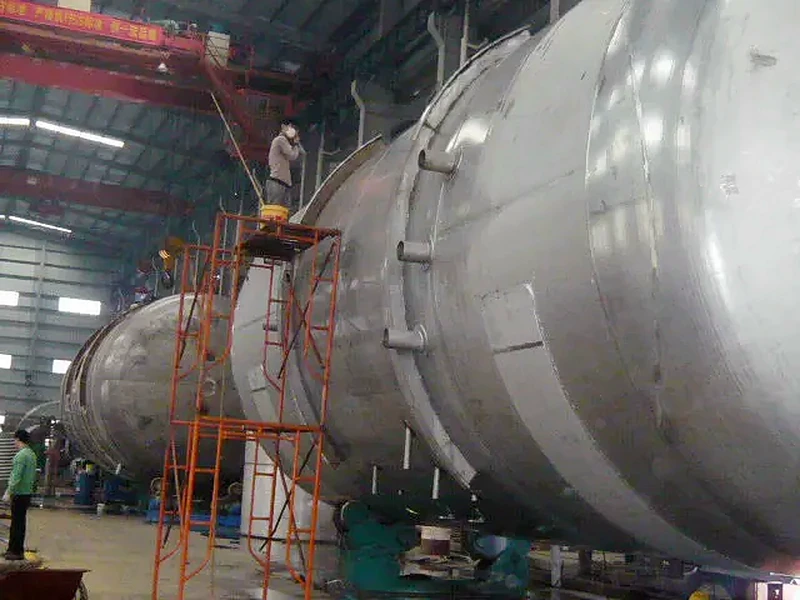 200 m³ 酯化反应器 · 设备外观